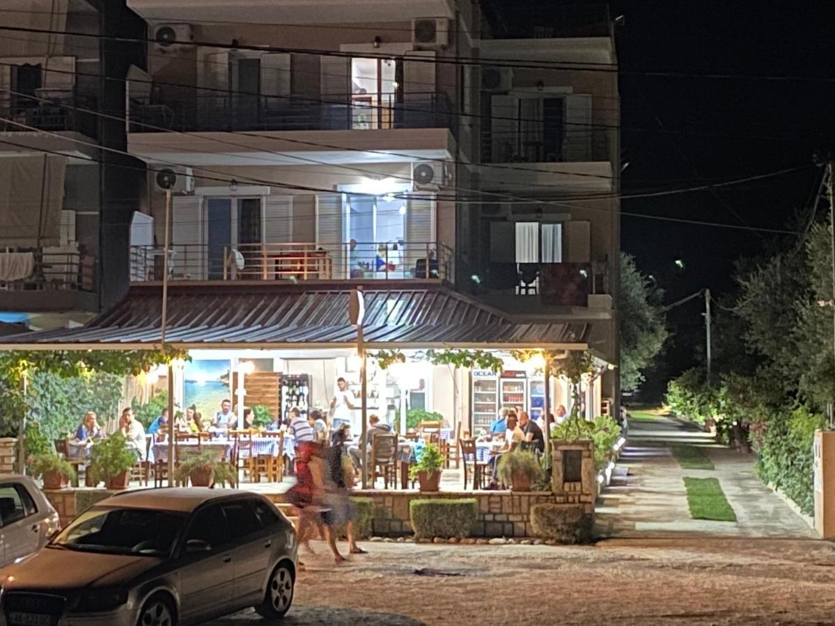 Vangjelis Hotel Himare Exteriör bild