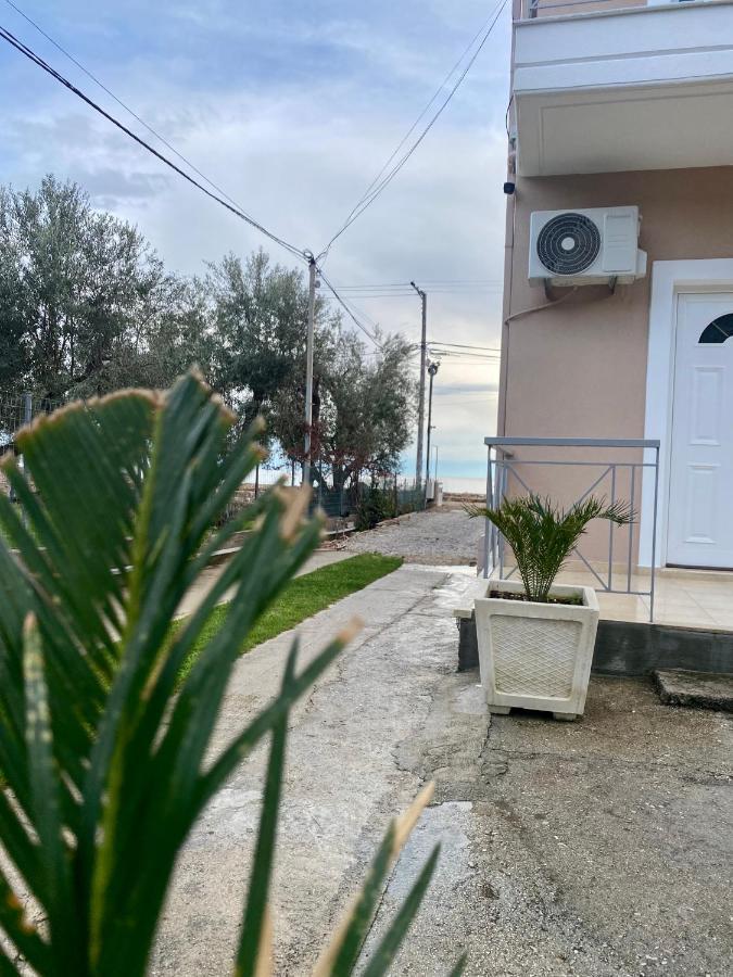 Vangjelis Hotel Himare Exteriör bild