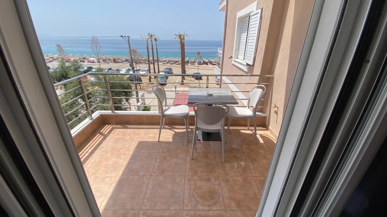 Vangjelis Hotel Himare Exteriör bild