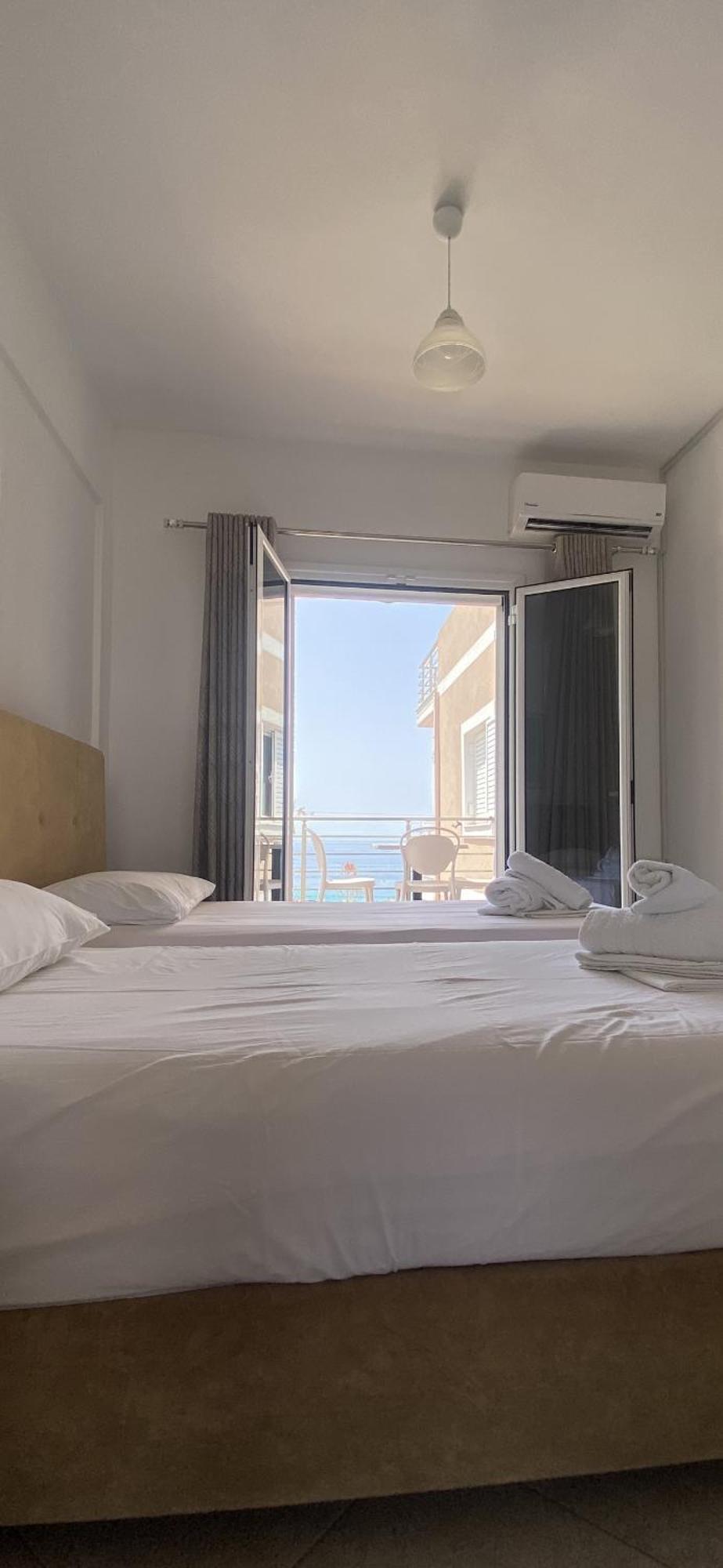 Vangjelis Hotel Himare Exteriör bild