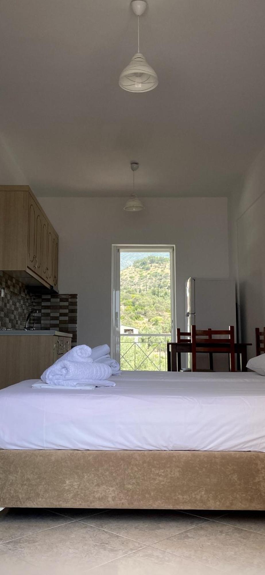 Vangjelis Hotel Himare Exteriör bild