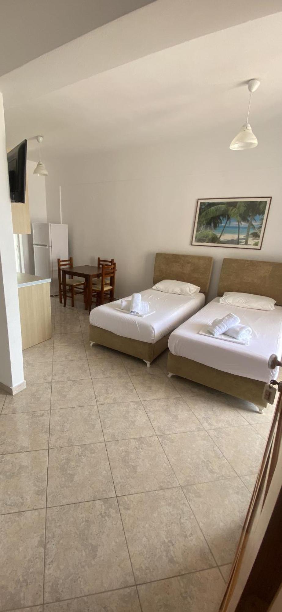 Vangjelis Hotel Himare Exteriör bild