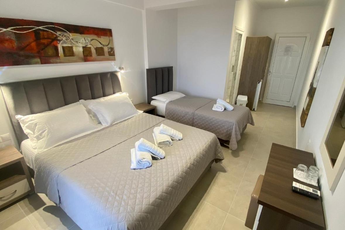 Vangjelis Hotel Himare Exteriör bild