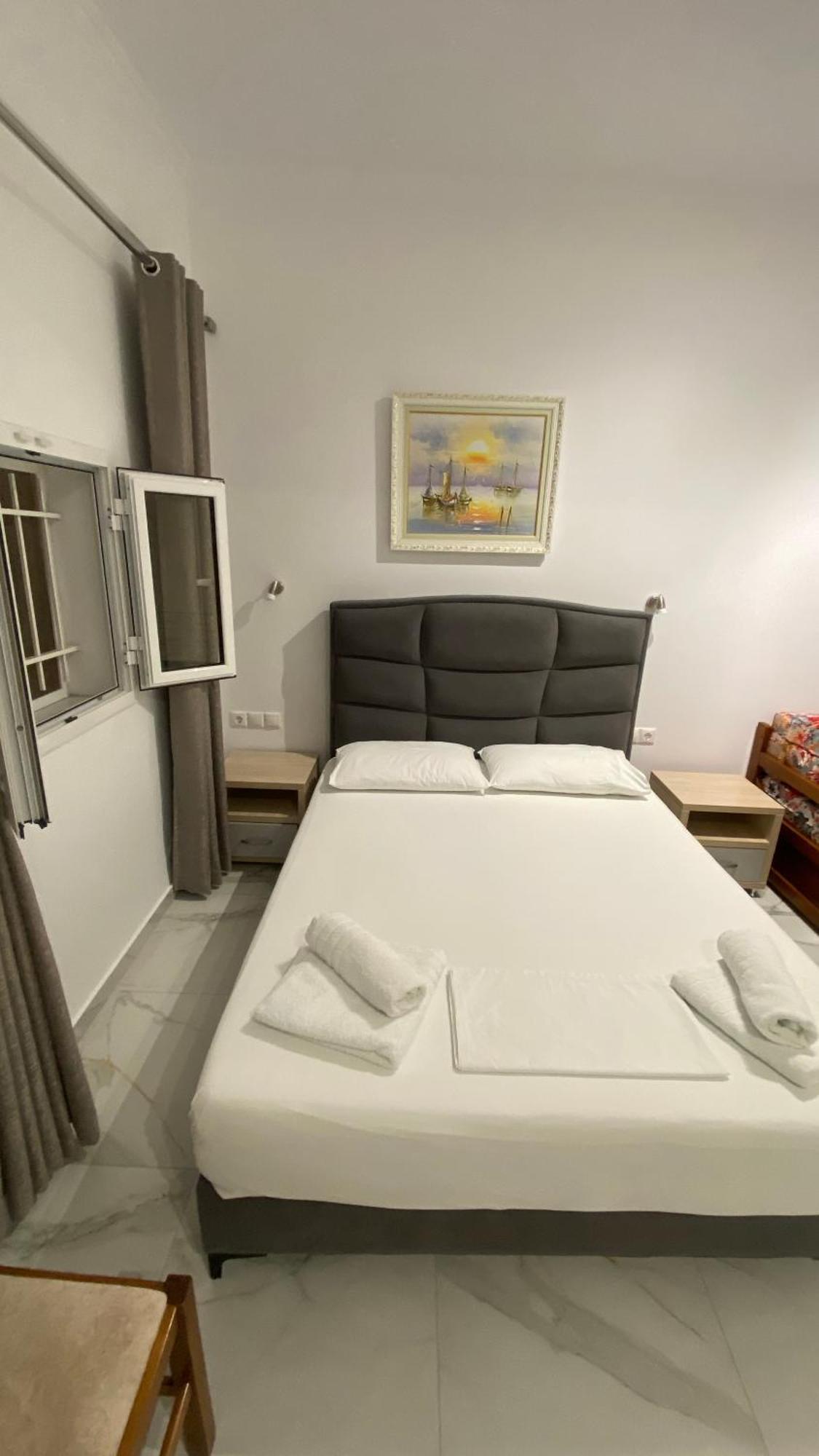 Vangjelis Hotel Himare Exteriör bild