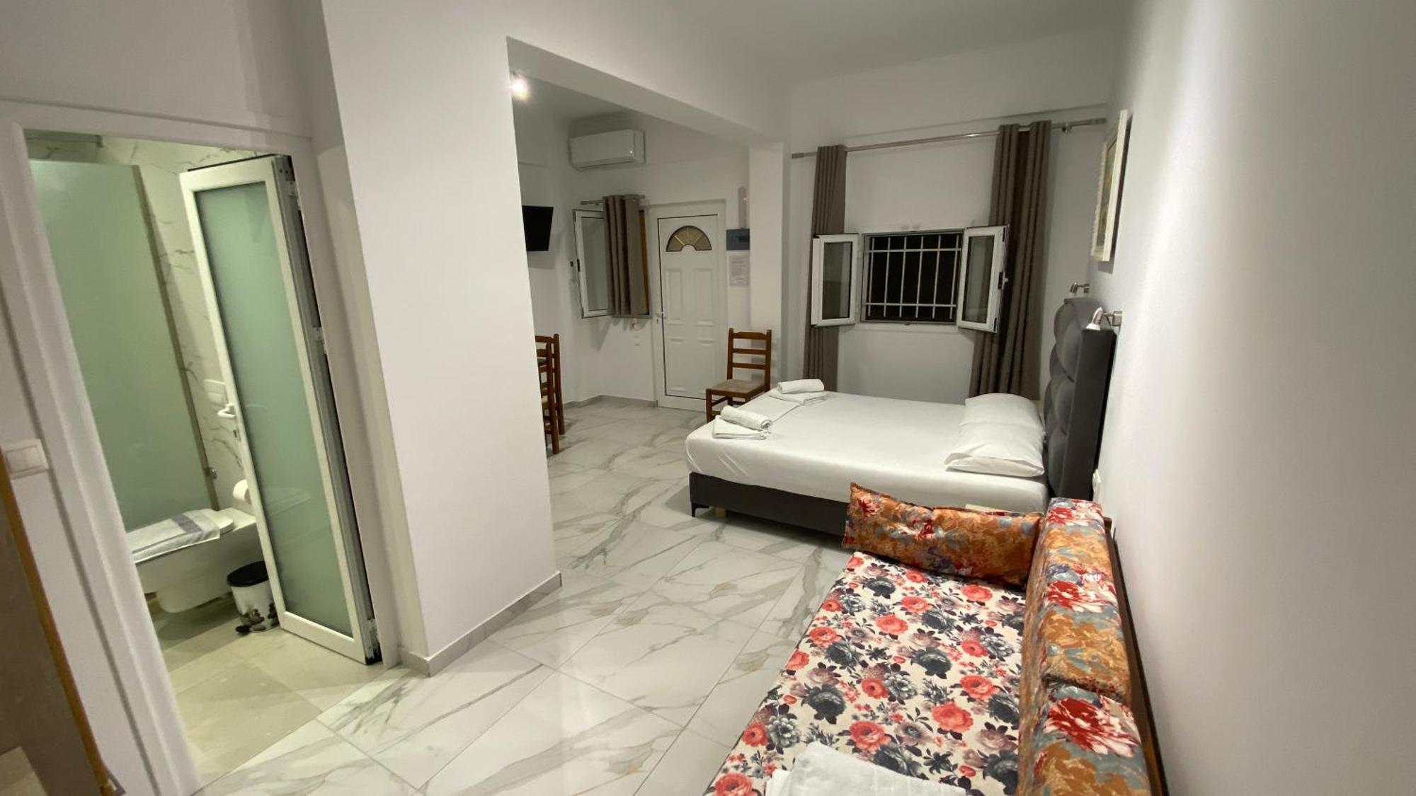 Vangjelis Hotel Himare Exteriör bild