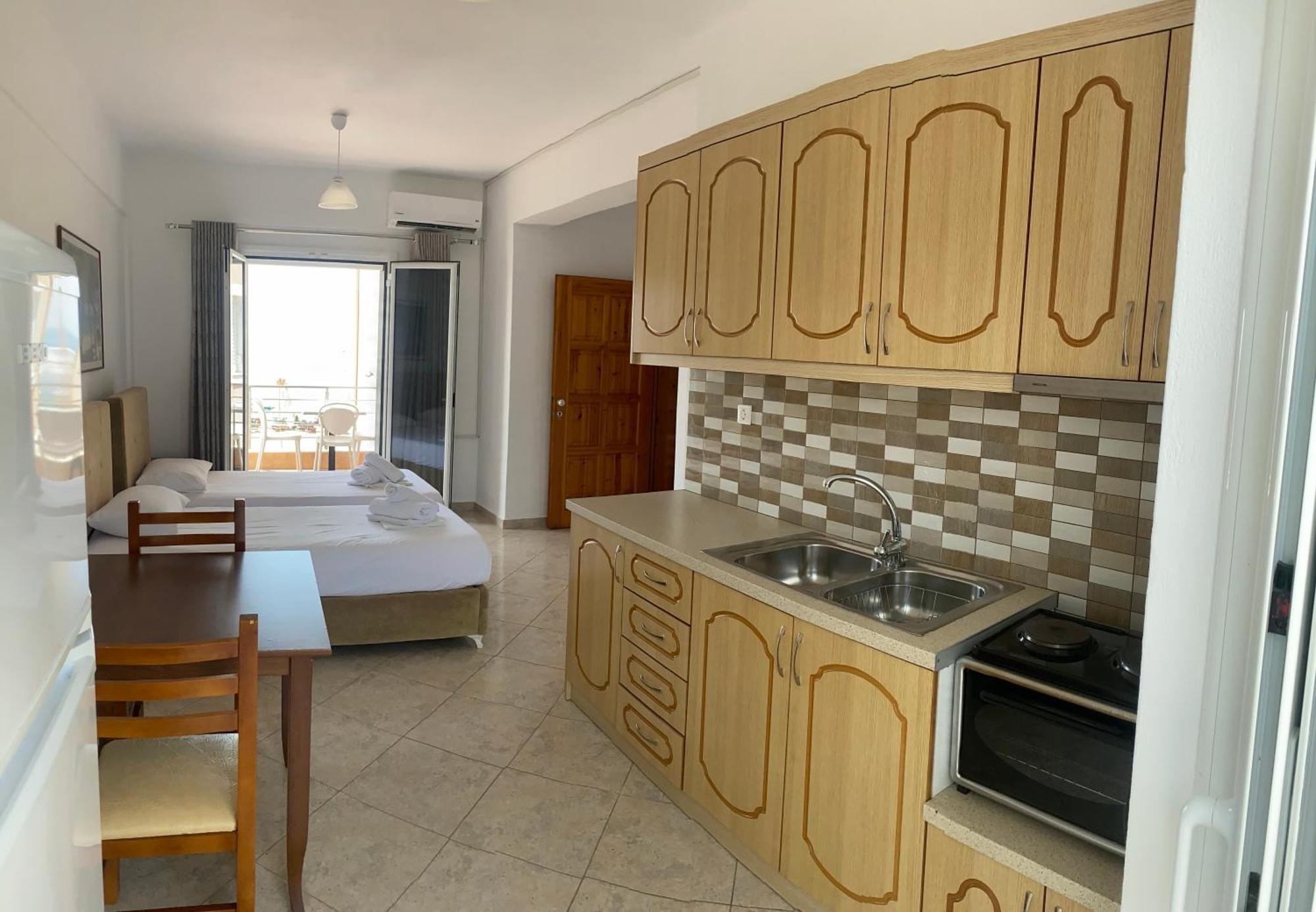 Vangjelis Hotel Himare Exteriör bild