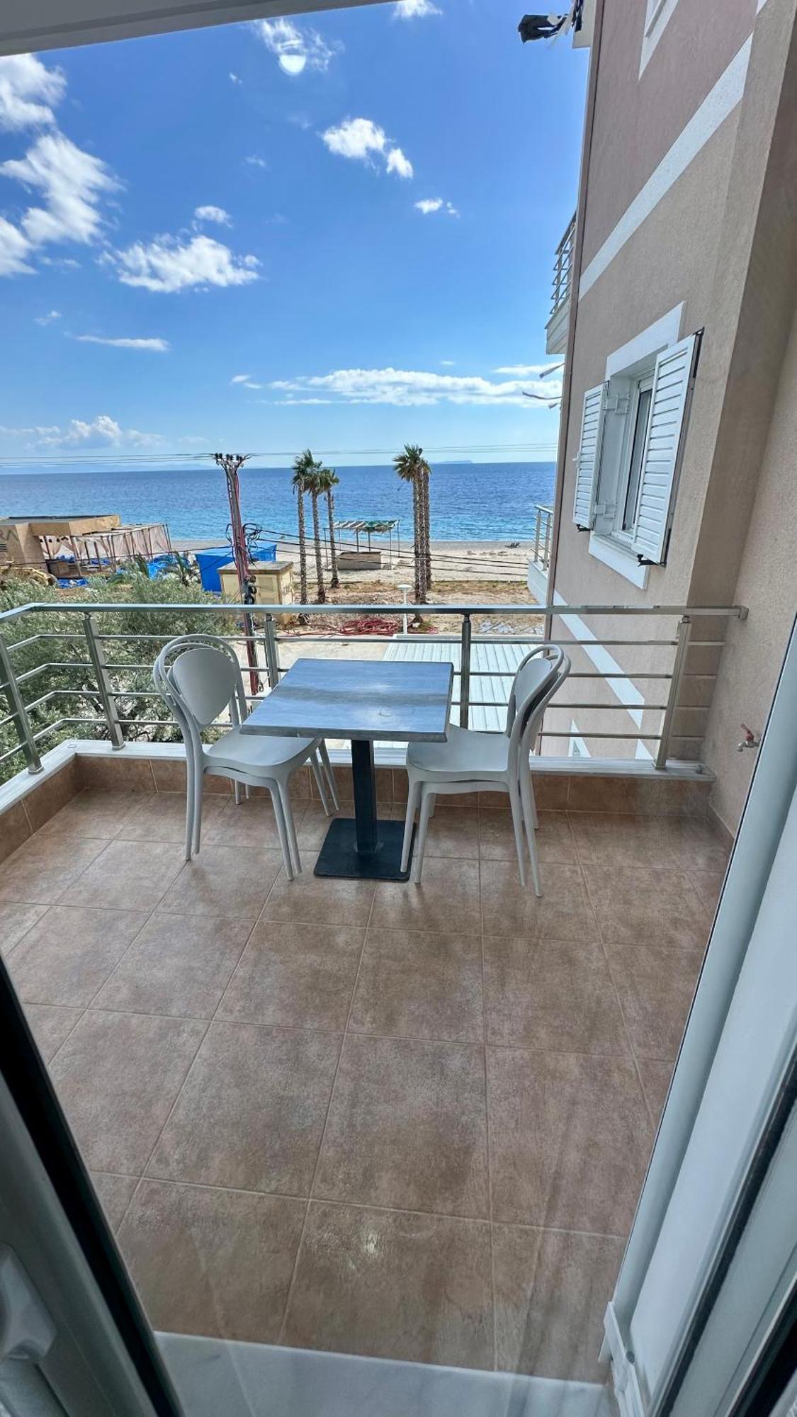 Vangjelis Hotel Himare Exteriör bild
