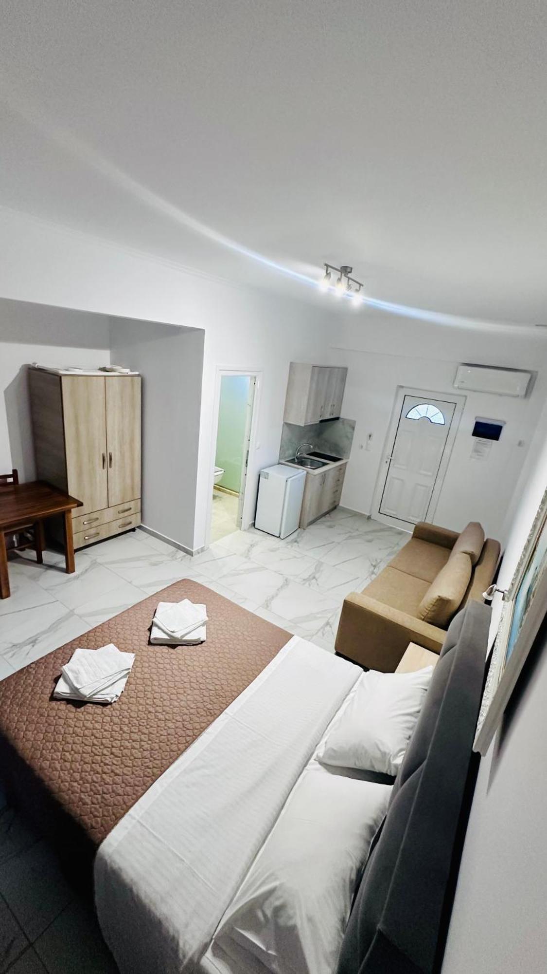 Vangjelis Hotel Himare Exteriör bild