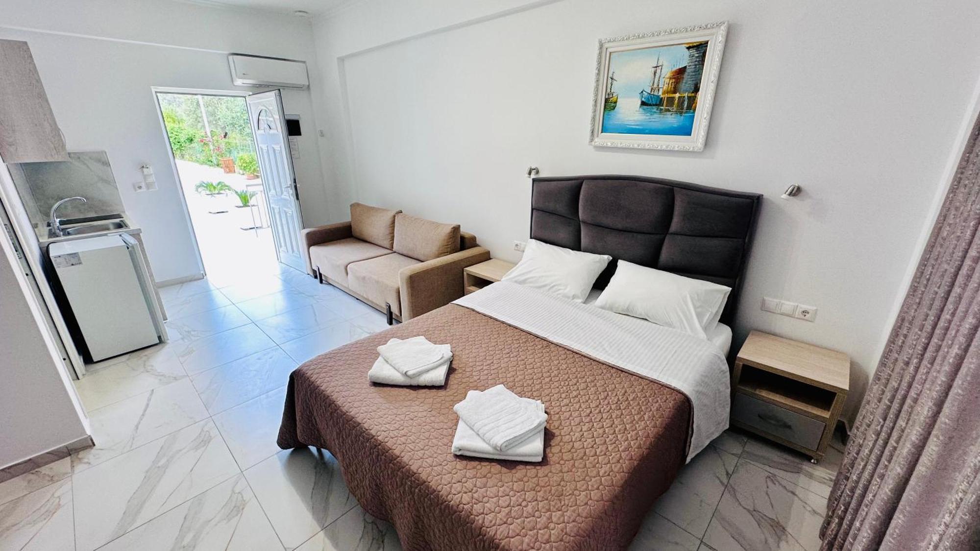 Vangjelis Hotel Himare Exteriör bild